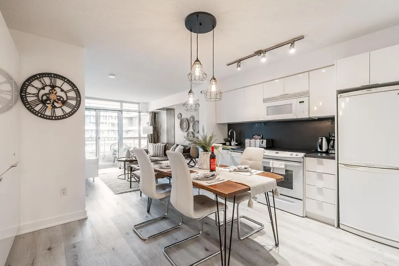 Luxury 2Br Toronto Downtown Condo W/ Cn Tower View Canada