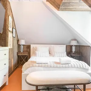 Bright Studio In Old With Rustic Feel , Quebec City Canada