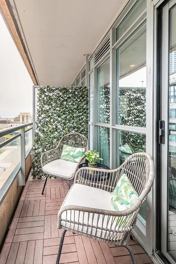 Luxury 2Br Toronto Downtown Condo W/ Cn Tower View 0*,  Canada