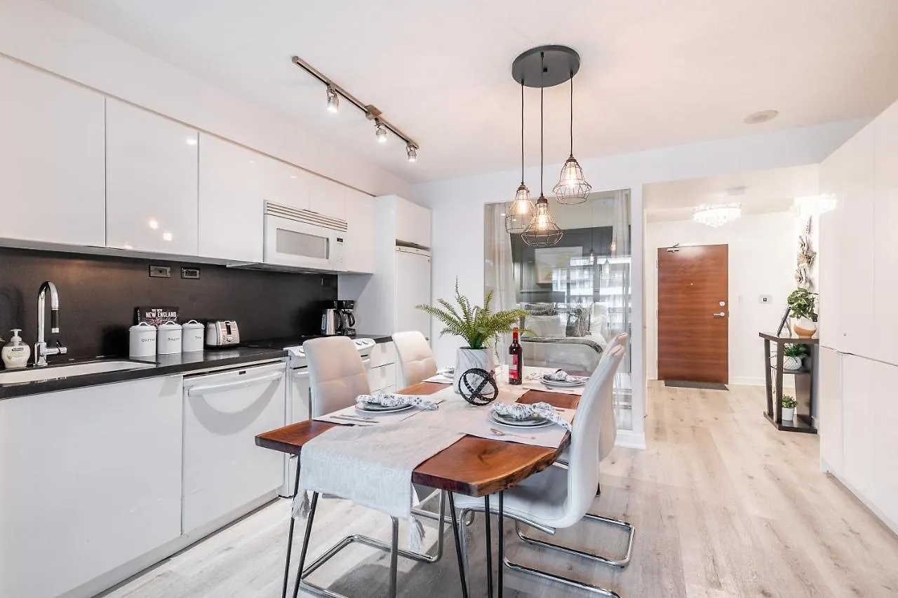 Apartment Luxury 2Br Toronto Downtown Condo W/ Cn Tower View