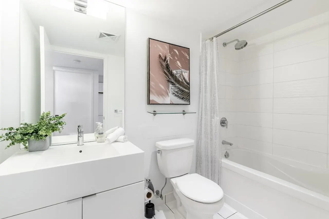 Luxury 2Br Toronto Downtown Condo W/ Cn Tower View Apartment
