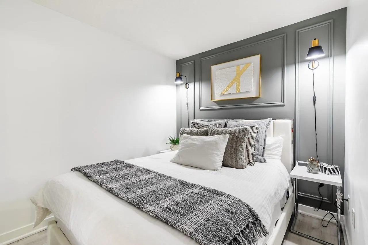 Apartment Luxury 2Br Toronto Downtown Condo W/ Cn Tower View