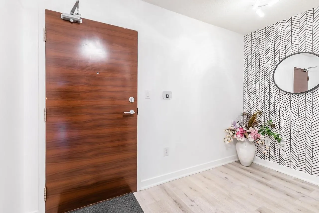 Luxury 2Br Toronto Downtown Condo W/ Cn Tower View