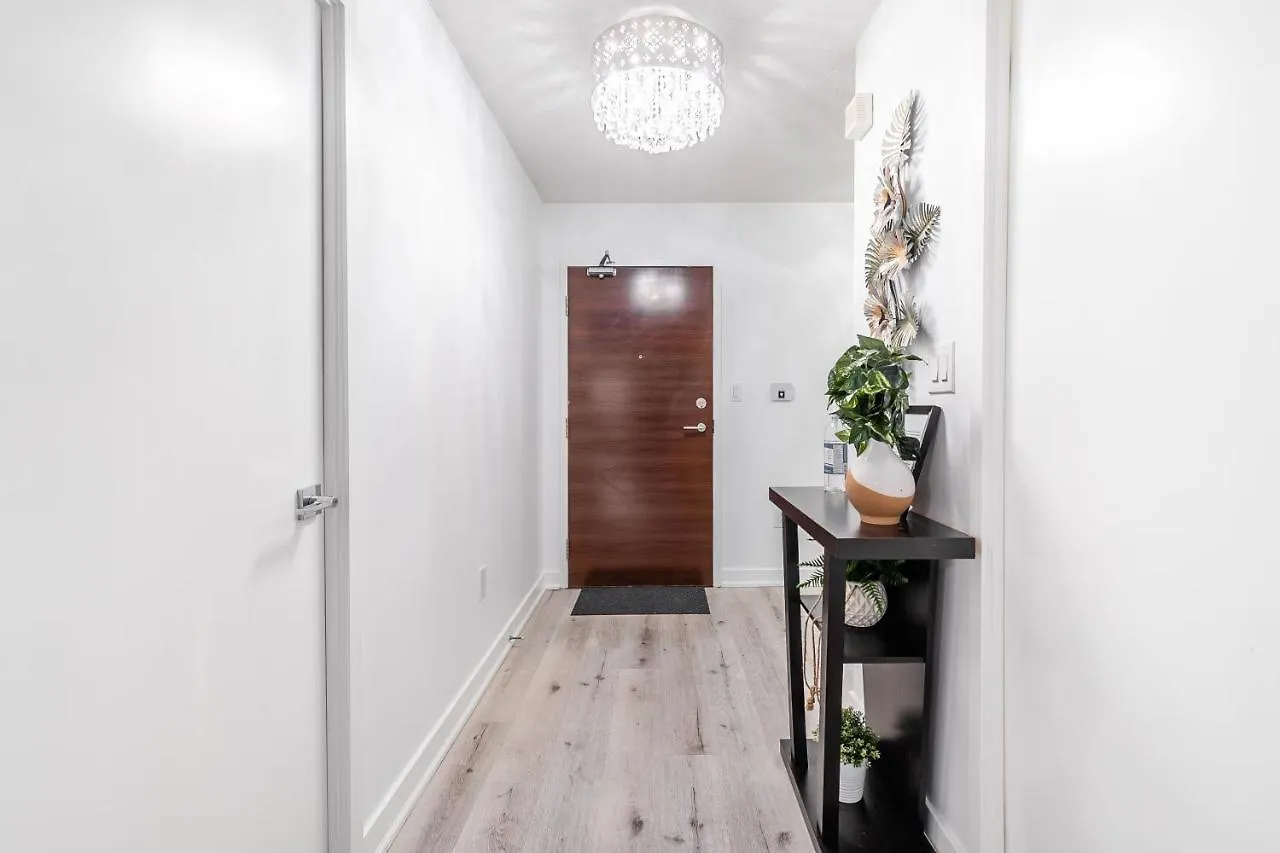 Luxury 2Br Toronto Downtown Condo W/ Cn Tower View 0*,