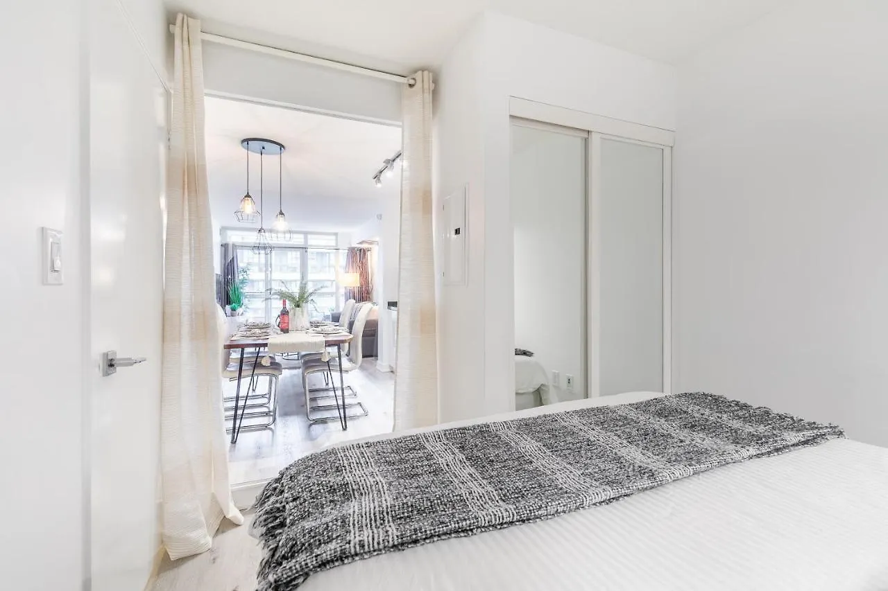 Luxury 2Br Toronto Downtown Condo W/ Cn Tower View 0*,  Canada