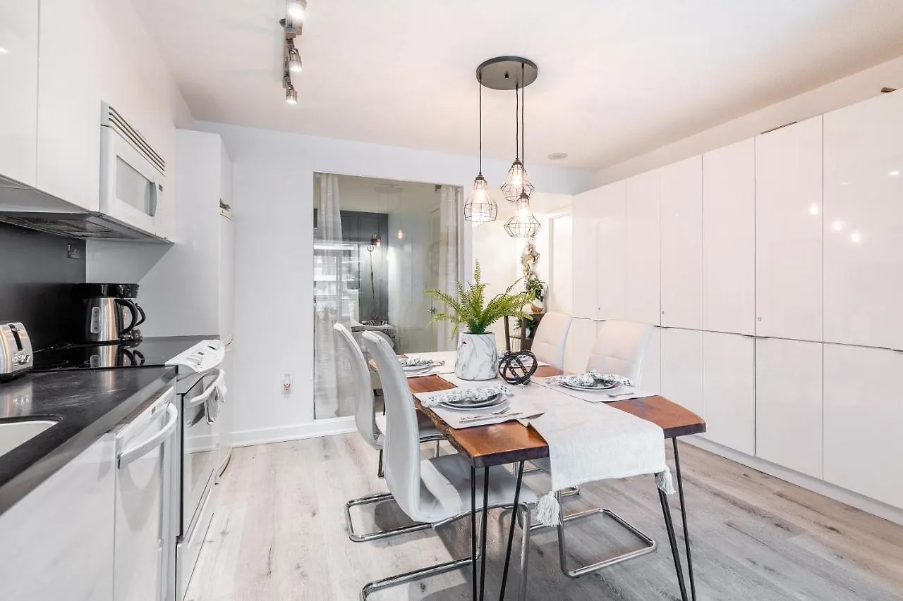 Apartment Luxury 2Br Toronto Downtown Condo W/ Cn Tower View